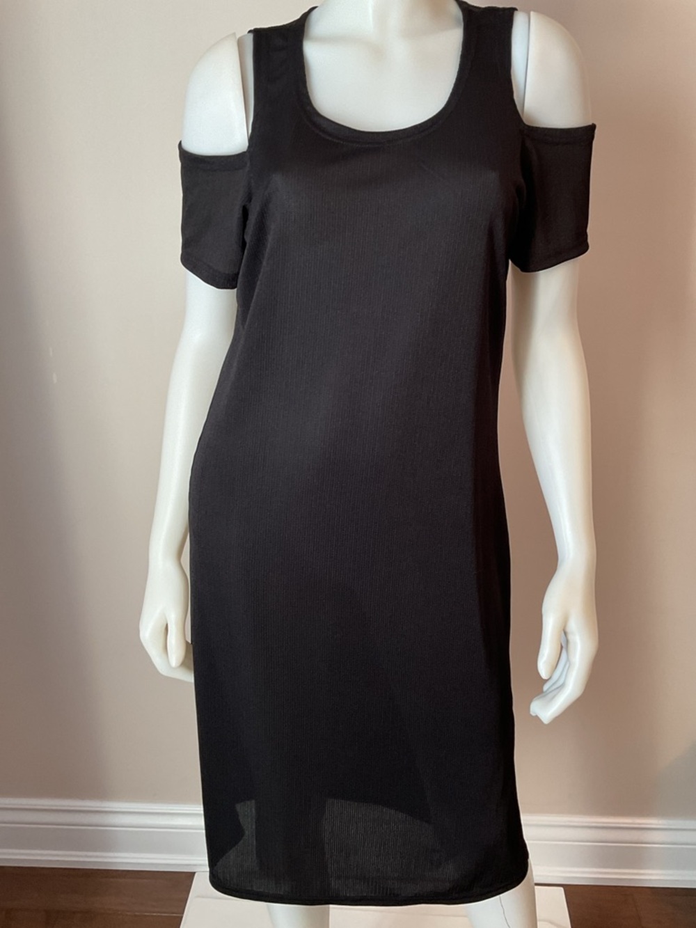 Cold-Shoulder  Dress - Picture 2 of 6